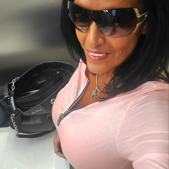 Meet your Posher, Anna - Picture 3 of 13